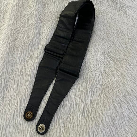 Levy’s black leather guitar adjustable strap - Picture 1 of 6